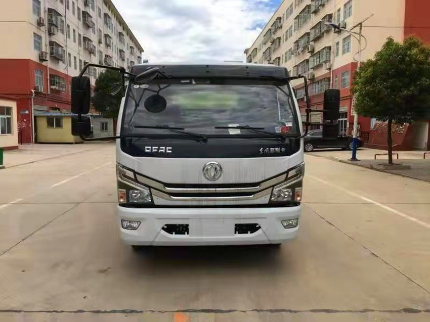 東風(fēng)小多利卡掃路車(chē) 城市潔凈的守護(hù)者